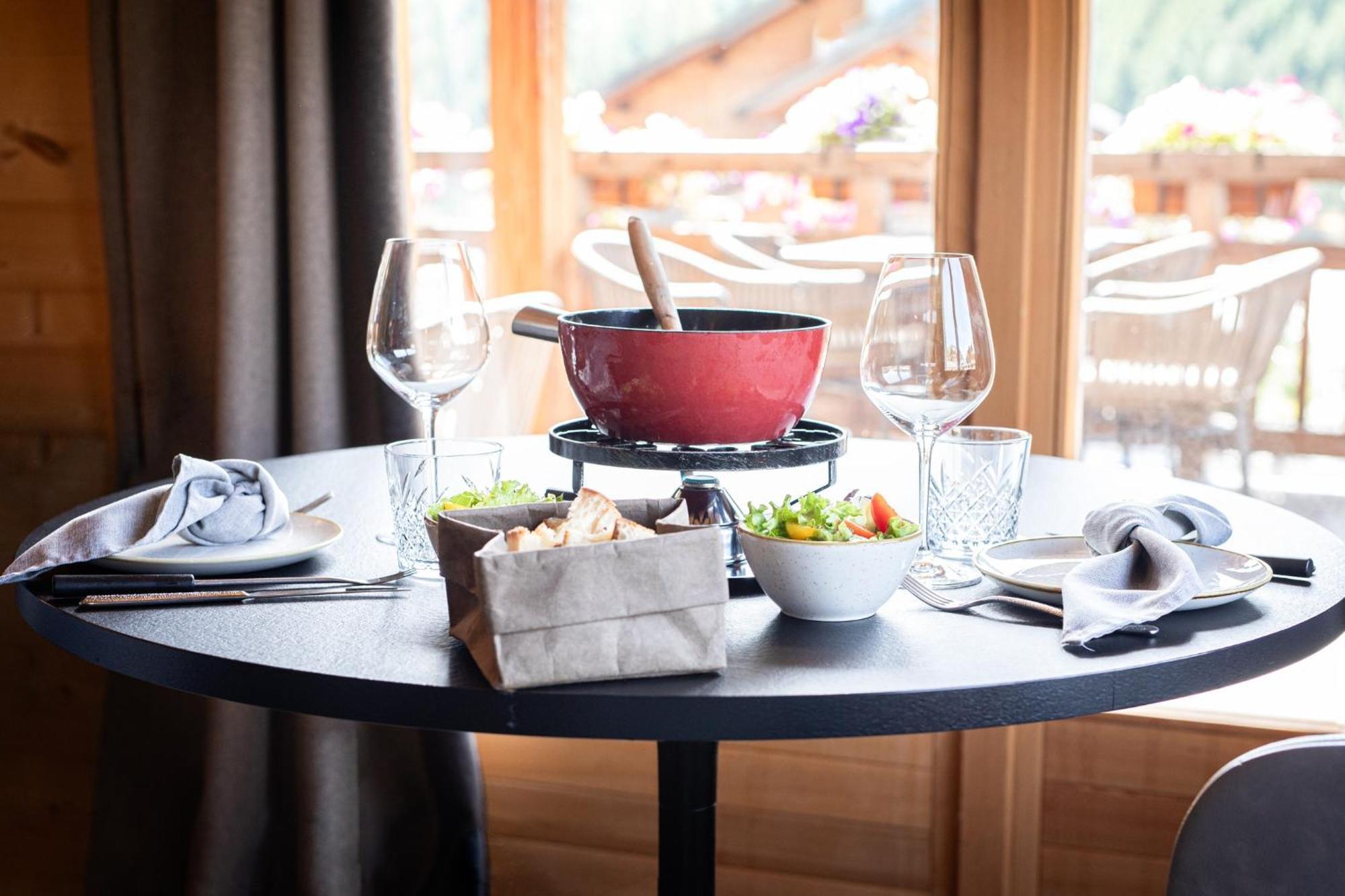 Le Chalet Blanc Hotel & Spa モンジェネヴル エクステリア 写真